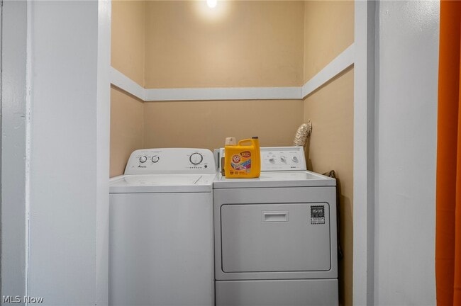 Building Photo - 9519 Preston Ave