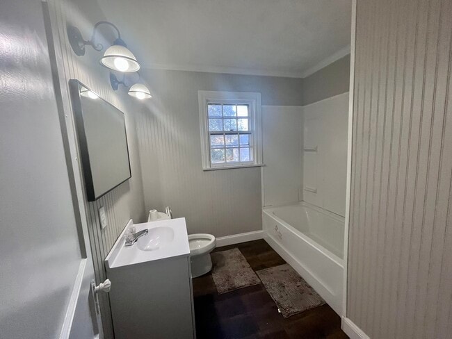 Building Photo - 133 King St