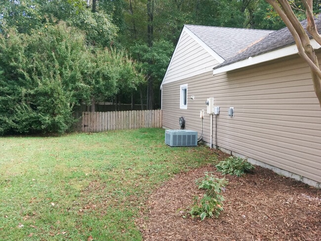 Building Photo - Charming 3-Bedroom Ranch on a Cul-de-Sac! "ASK ABOUT OUR ZERO DEPOSIT"