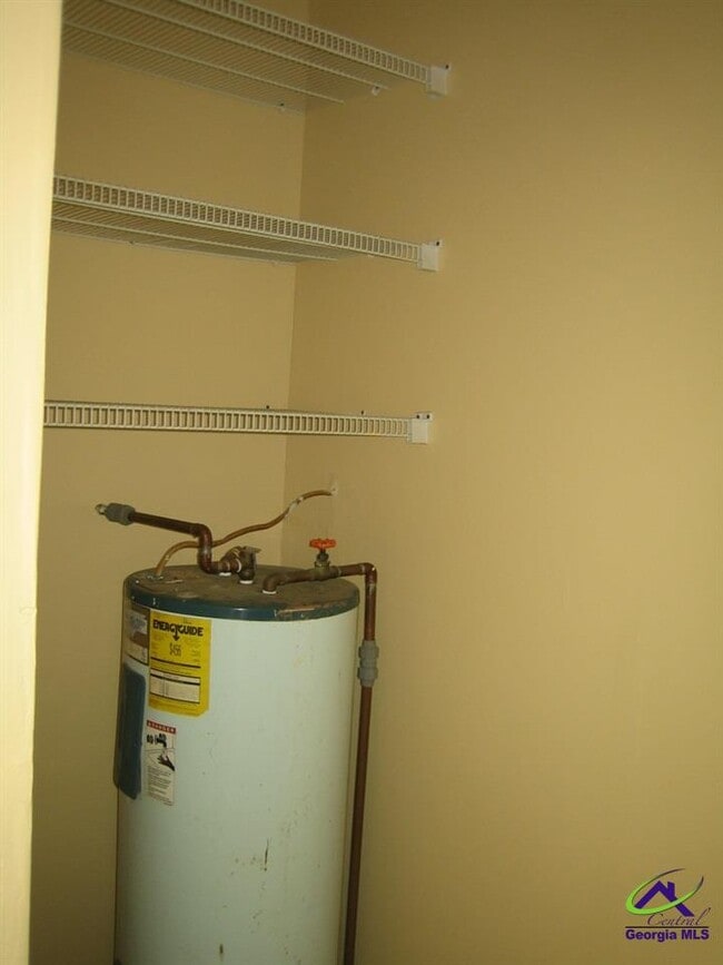 Building Photo - 5 Hampton Square