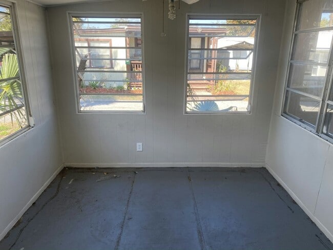 Building Photo - 1 Circle Dr