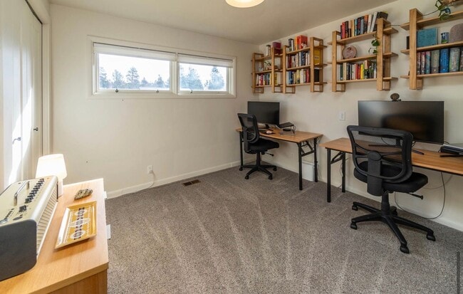 Building Photo - 665 NE 12th St