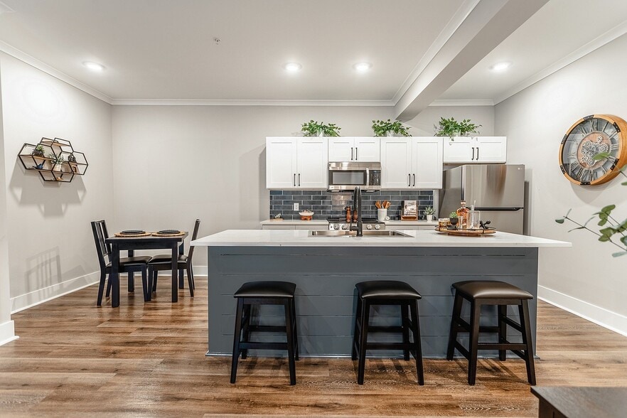 Building Photo - Pointe Grand Brick City