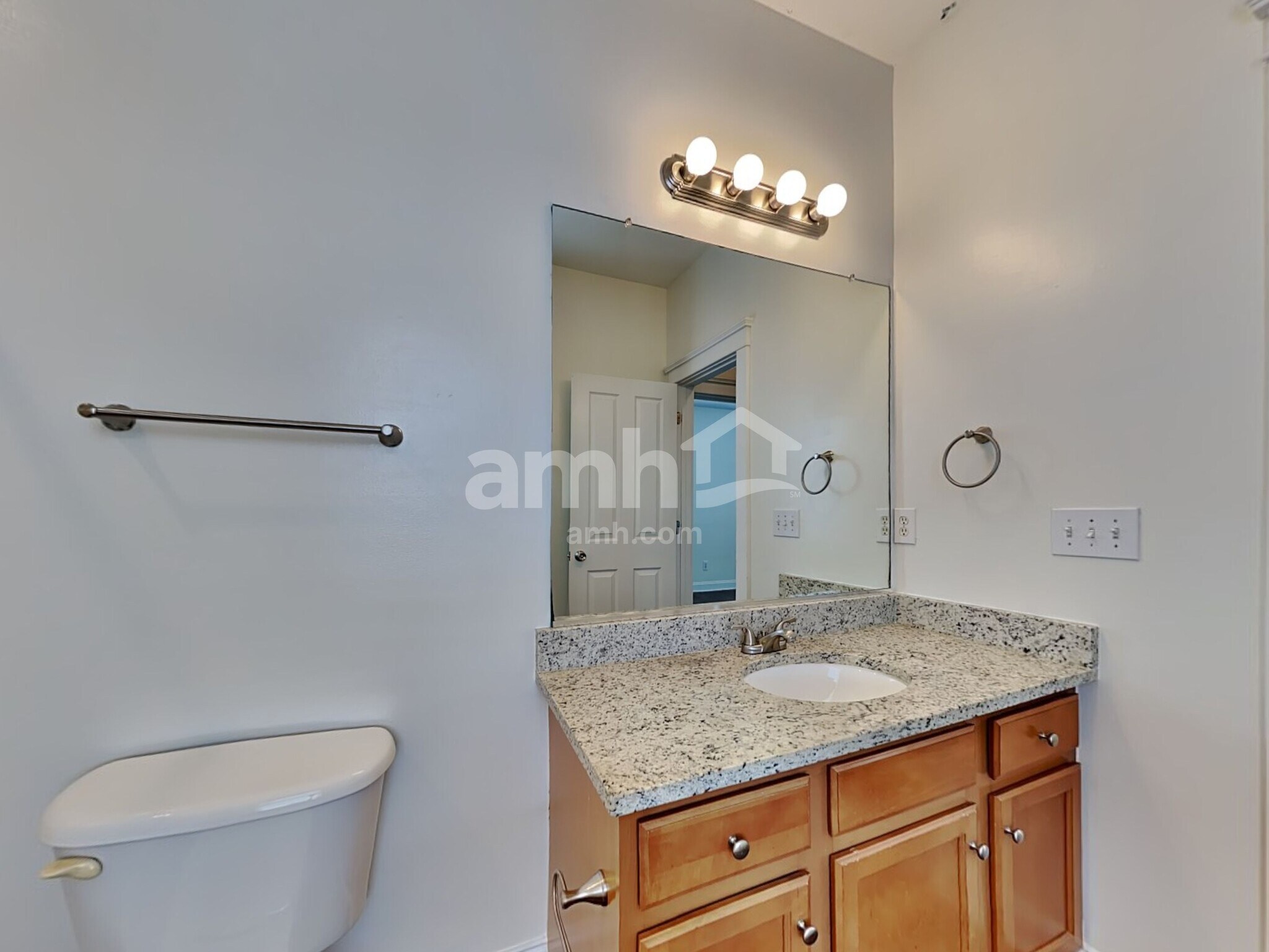 Building Photo - 206 Hydrangea St