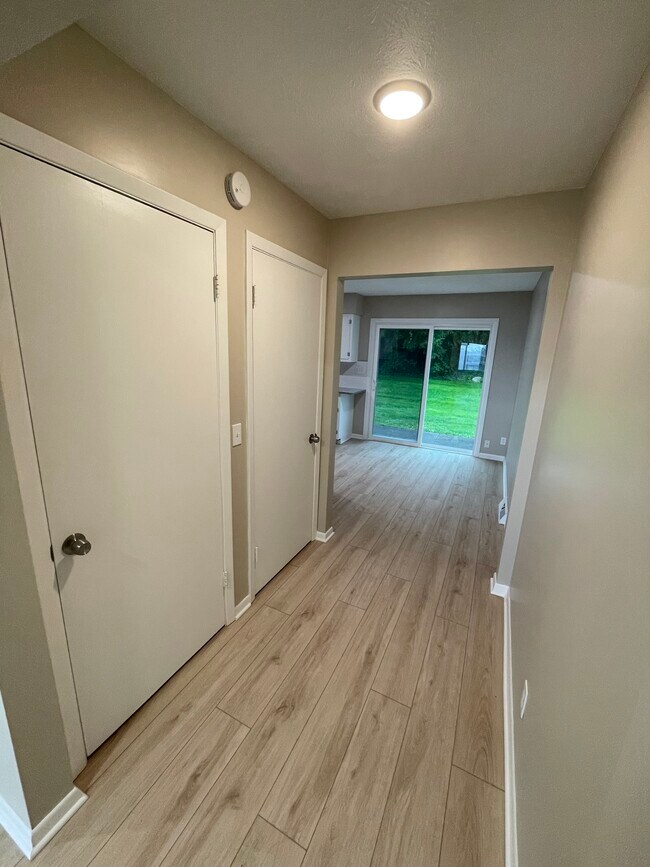 Building Photo - 2598 Chamberlain Rd