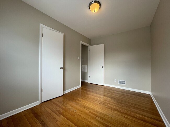 Building Photo - Villard Ave - 8129-31 W