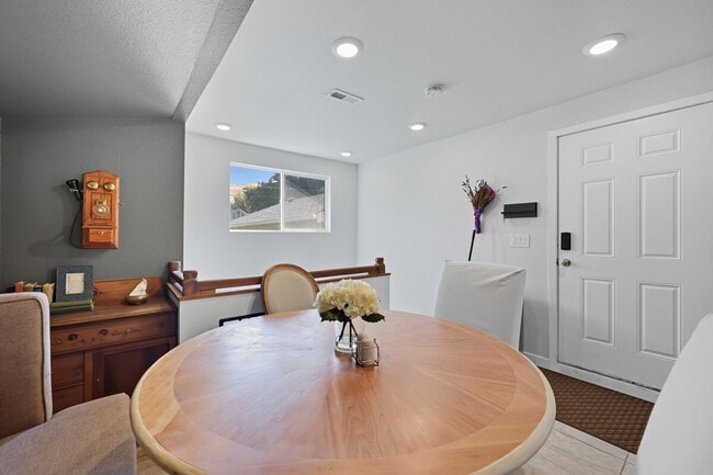 Building Photo - 1123 Prosser Ave