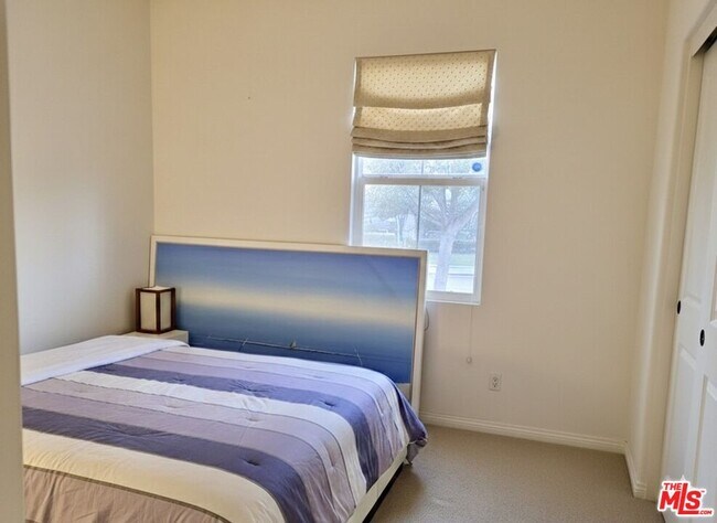 Building Photo - 68 Revell Cir