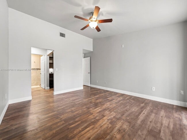 Building Photo - 2670 SE 7th Pl