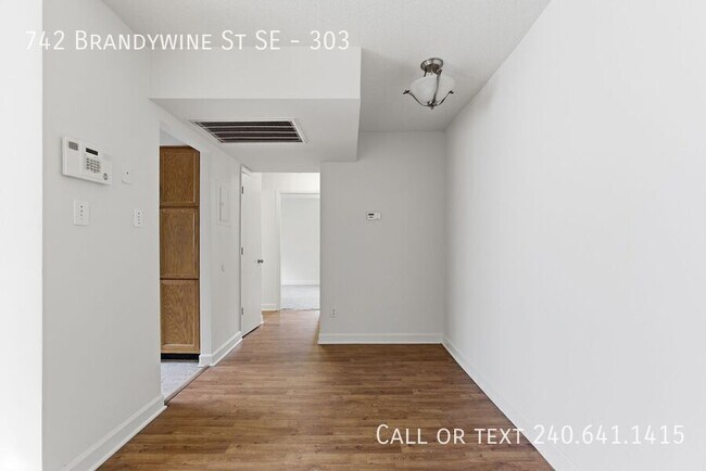 Building Photo - 742 Brandywine St SE