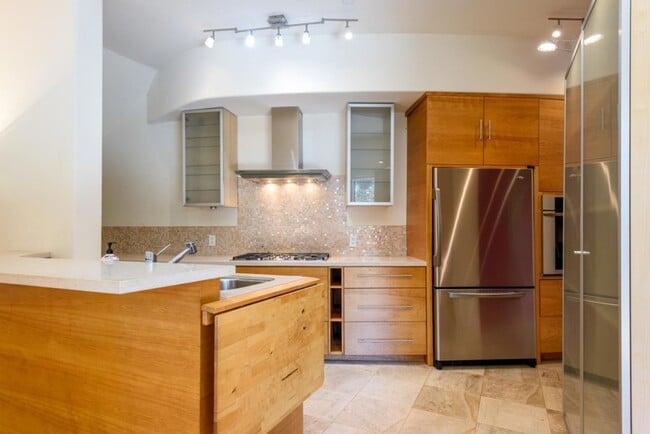 Building Photo - 3527 Oak Knoll Dr
