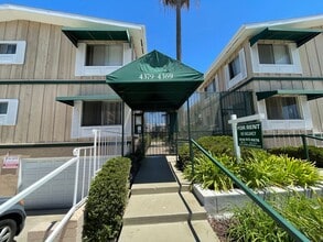 Building Photo - Remodeled 2 Bedroom 1 Bath