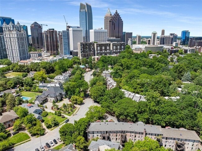 Building Photo - 124 Lafayette Dr NE