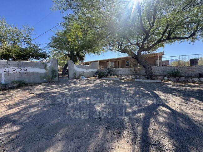 Building Photo - 4879 N Monterey Dr