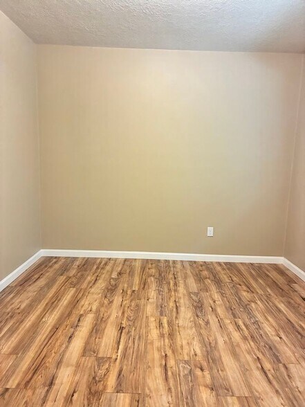 Building Photo - 4122-4130 SE Howe St