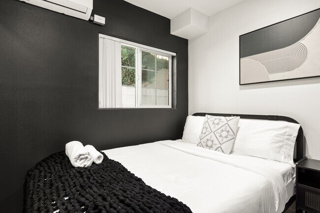 Building Photo - 10777 Ashton Ave