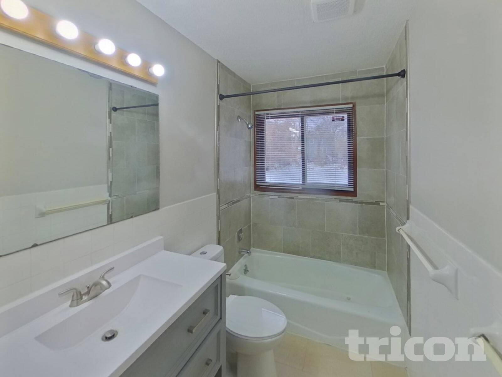 Building Photo - 1000 Concordia Ave