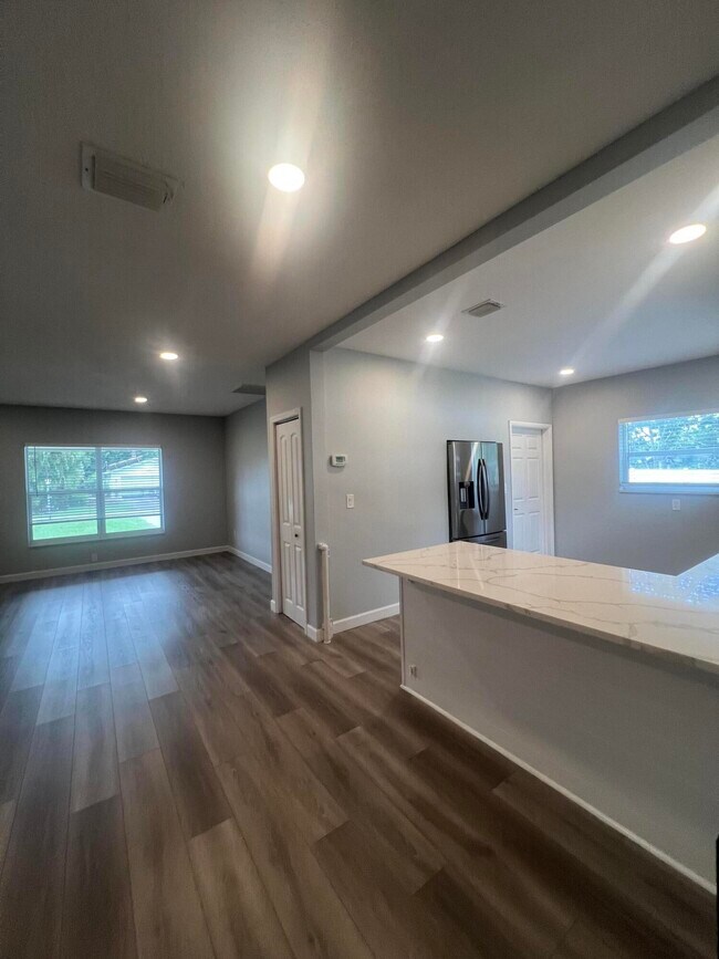 Building Photo - 5349 Van Buren Rd