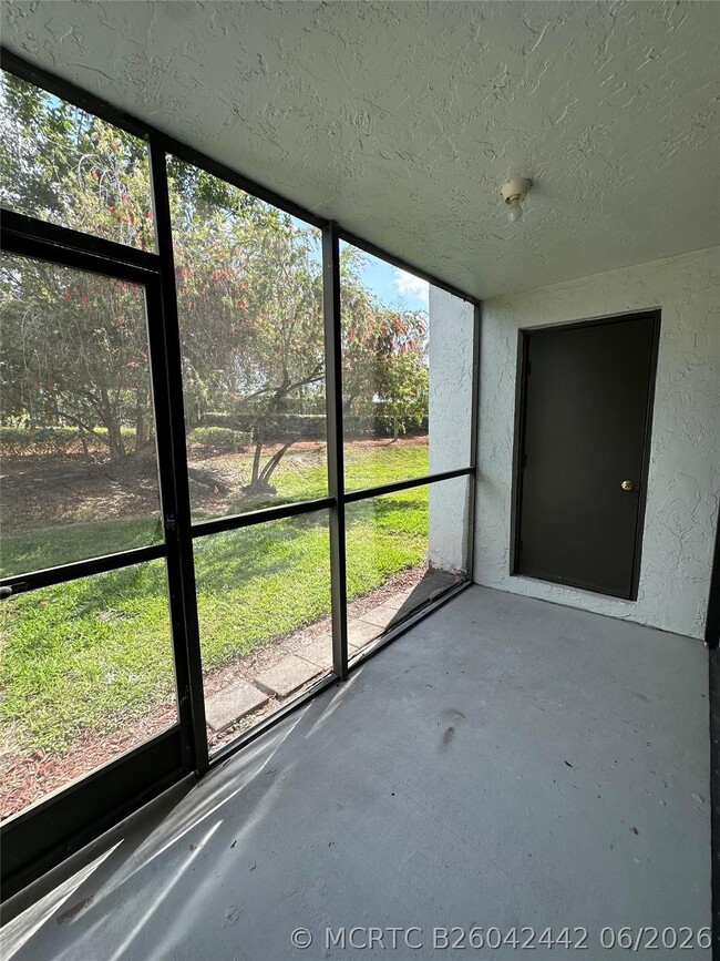 Building Photo - 310 Racquet Club Rd