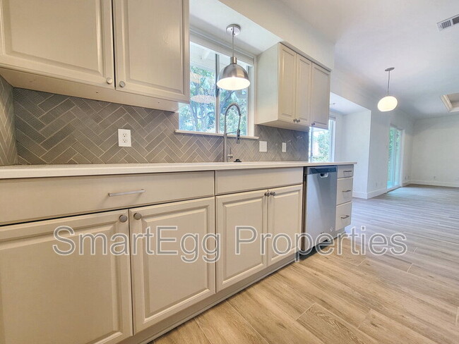 Building Photo - 4802 Gray Fox Dr