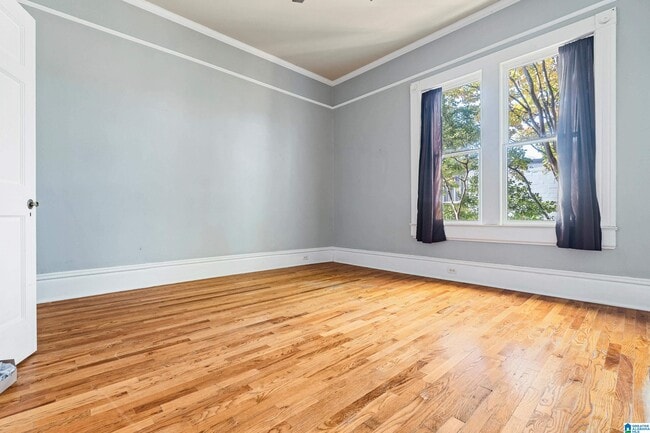 Building Photo - 3716 6th Ave S