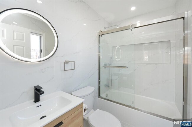 Building Photo - 472 Central Blvd