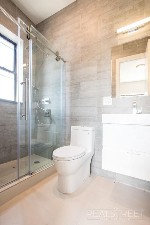Building Photo - Stunning Large 2 Bed in Crown Heights