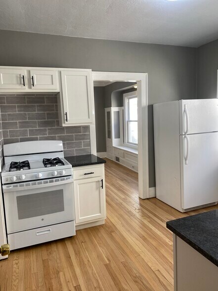 Kitchen 2. - 2075 Lewis Dr