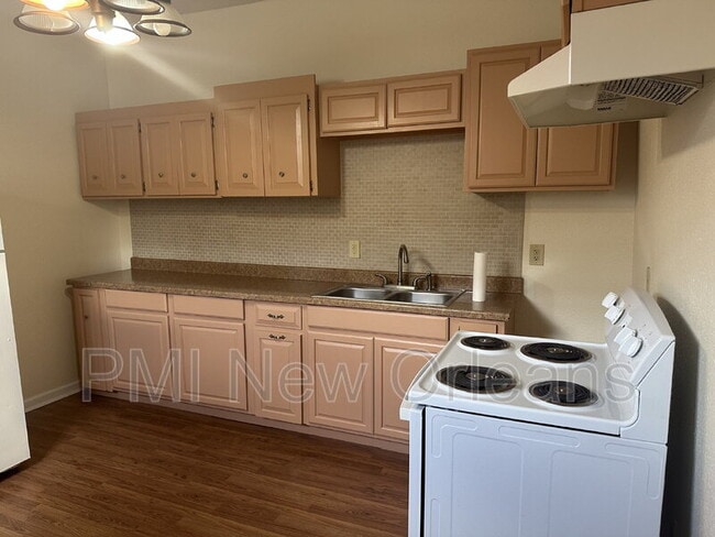 Building Photo - 2328 Mandeville St