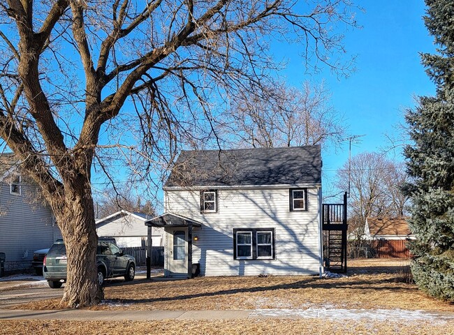 Building Photo - Charming 2 Bedroom 1 Bath Single Family Ho...