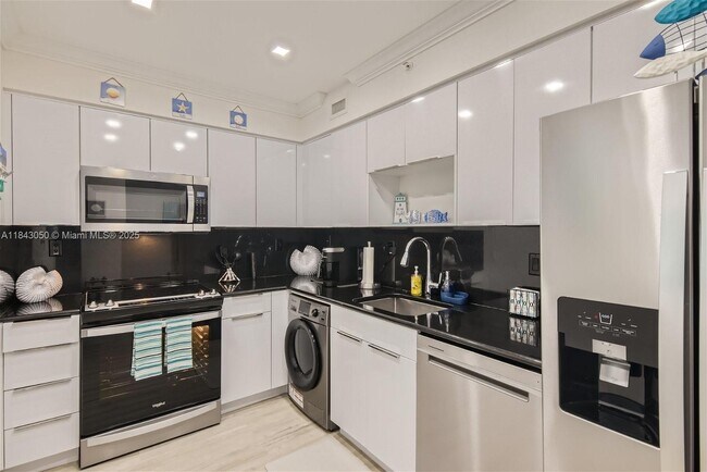 Building Photo - 2501 S Ocean Dr