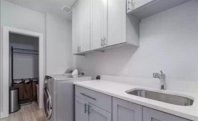 Building Photo - 20504 High Dr