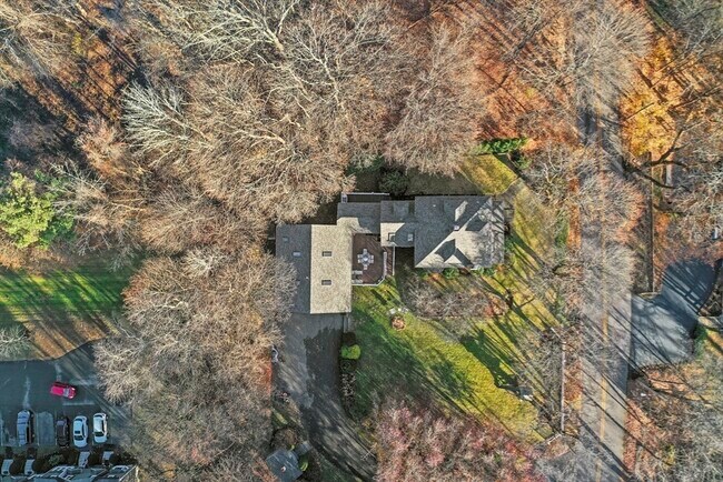 Building Photo - 209 Curve St