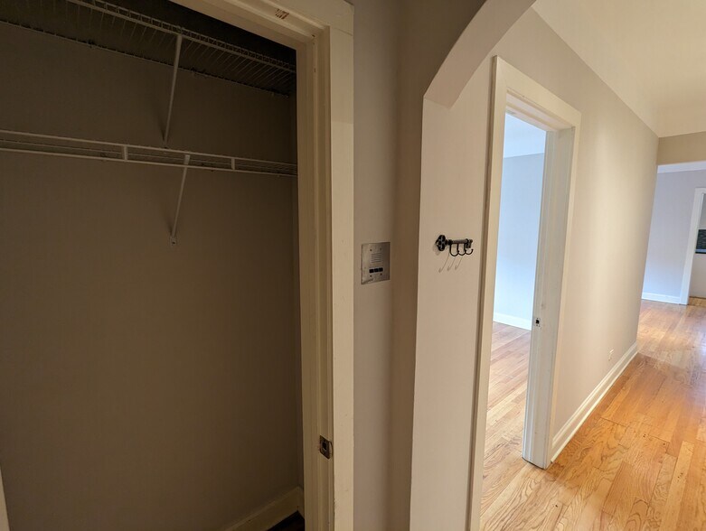 Building Photo - 2329 N Rockwell St