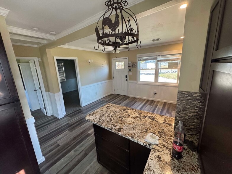 Building Photo - 28 Sheridan Dr