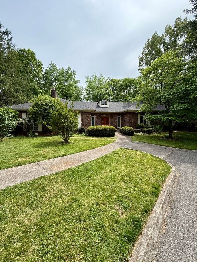 Building Photo - Knoxville 37909 - 2 bedroom, 1.5 bath unit, duplex - Contact Chad Weeks (865) 567-6193