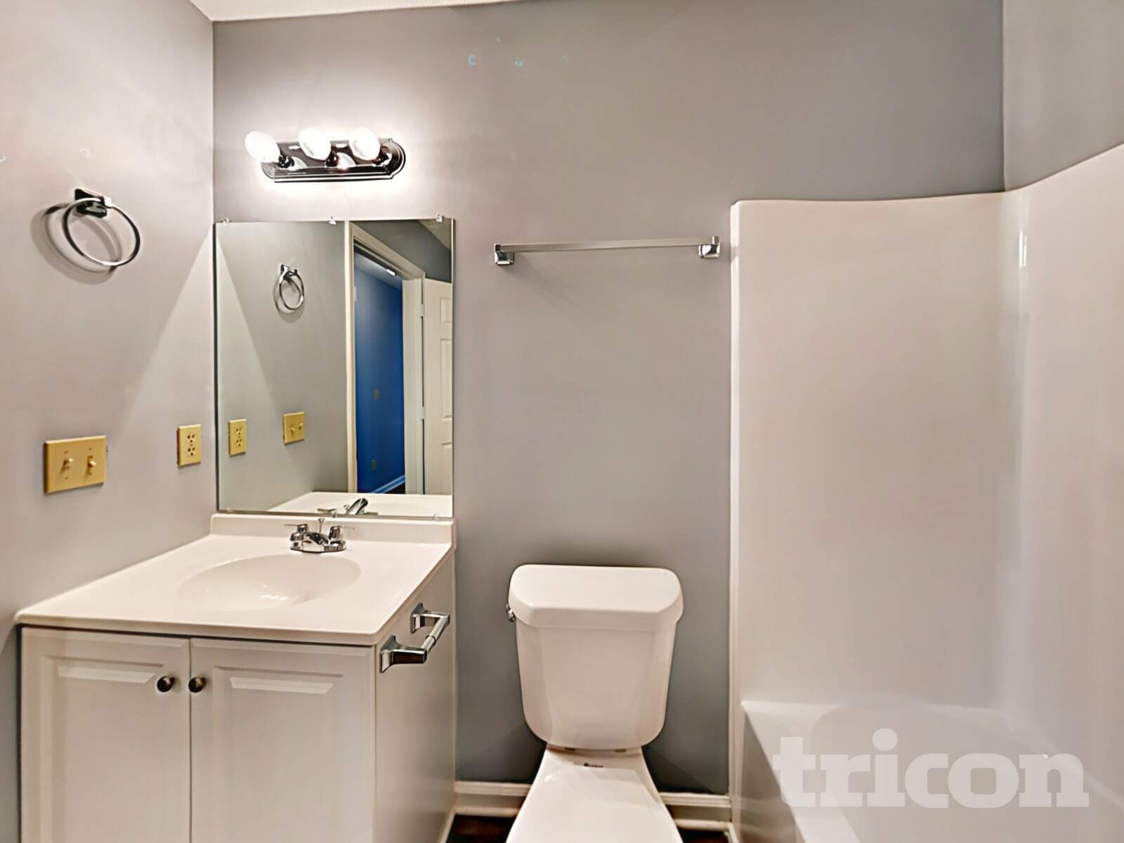 Building Photo - 305 Trowbridge Rd