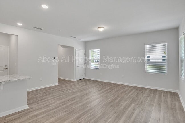 Building Photo - 840 McKenzie Pk Ter