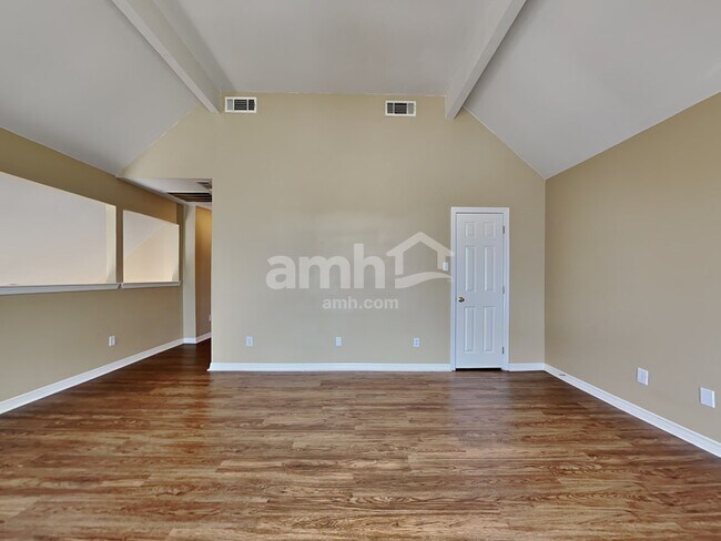 Building Photo - 310 Victory Ln