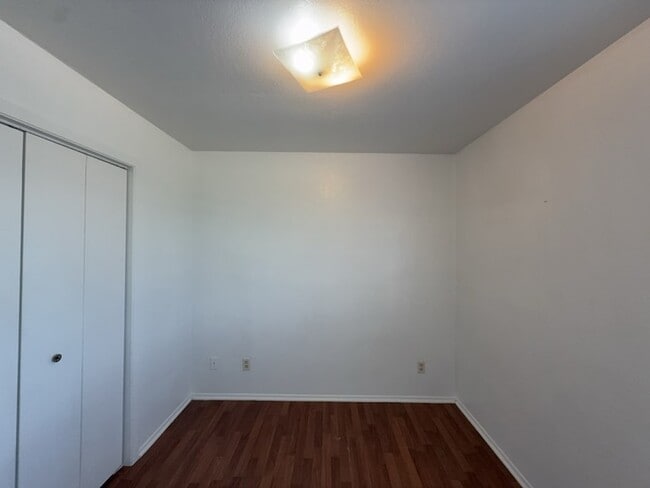 Building Photo - 807 W Walnut St