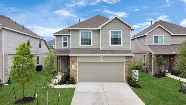 Building Photo - 2832 Madison Dr