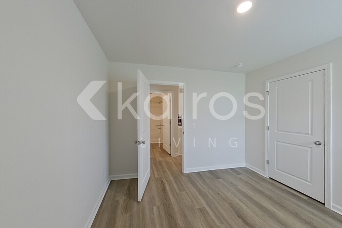 Building Photo - 131 Overstreet Way