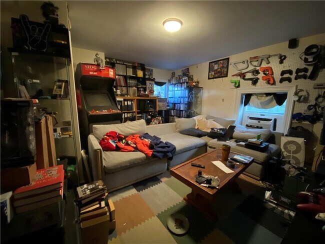 Building Photo - 16 Clearview Ave