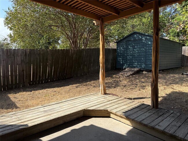 Building Photo - 808 Sunflower Dr
