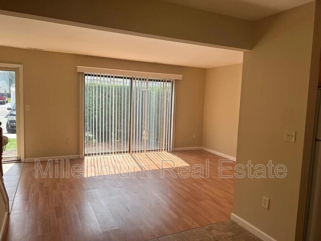 Building Photo - 50432 Bay Run S