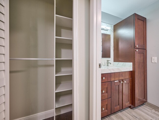 Building Photo - 1267 Summerwood Cir