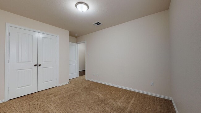 Building Photo - AMAZING 4 BEDROOM IN WHITE ROCK ESTATES FR...