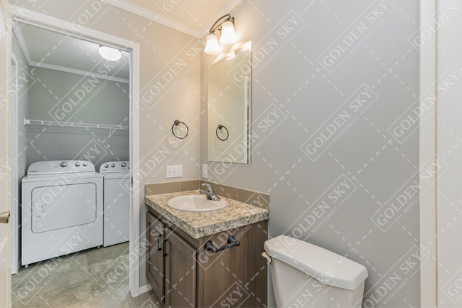 Building Photo - 800 W 15th St