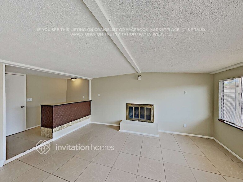 Building Photo - 7016 W Wilshire Dr