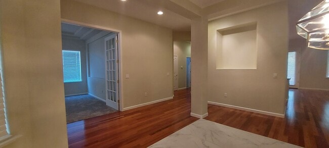 Building Photo - Gated: Single Story Heritage Oaks 3 Bedroom Plus Office/Den 3 Car Garage with lots of built in fo...